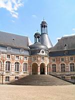 Saint-Fargeau, Chateau, cour interieure (087)